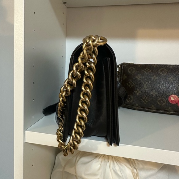 CHANEL Medium Boy Bag Patent Leather with Box - Picture 5 of 13